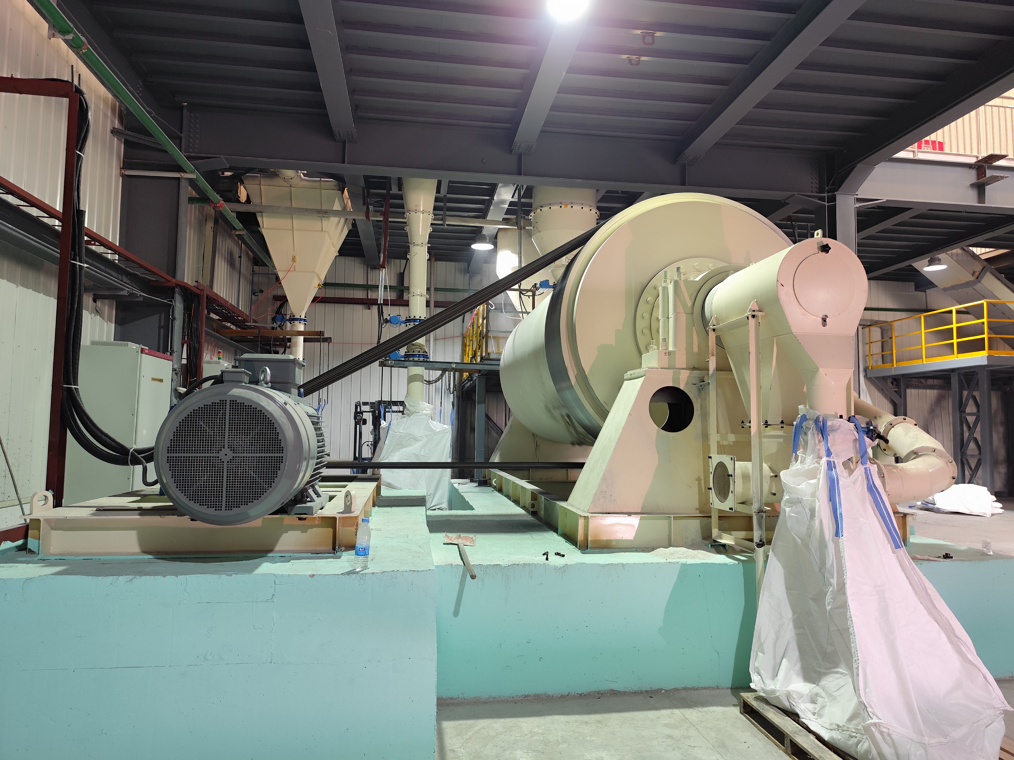  【青島世納】玻璃粉用QBM係列球磨分（fèn）級生產線 